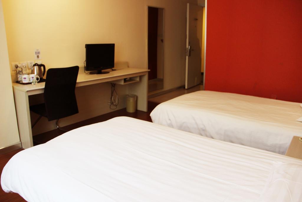Hanting Express Shanghai Xinzhuang South Square Room photo